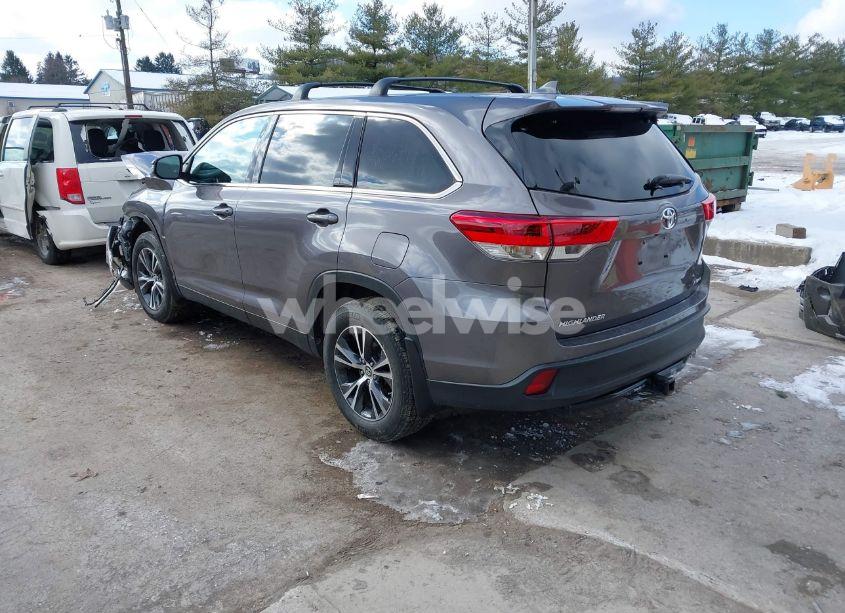 Photo 3 of 2019 Toyota Highlander LE PLUS (VIN 5TDBZRFH4KS741123)