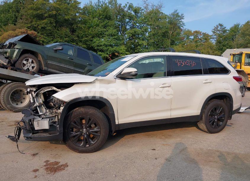 Photo 14 of 2019 Toyota Highlander LE/LE PLUS (VIN 5TDBZRFH4KS988531)