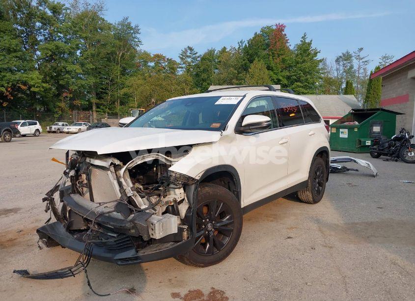 Photo 2 of 2019 Toyota Highlander LE/LE PLUS (VIN 5TDBZRFH4KS988531)