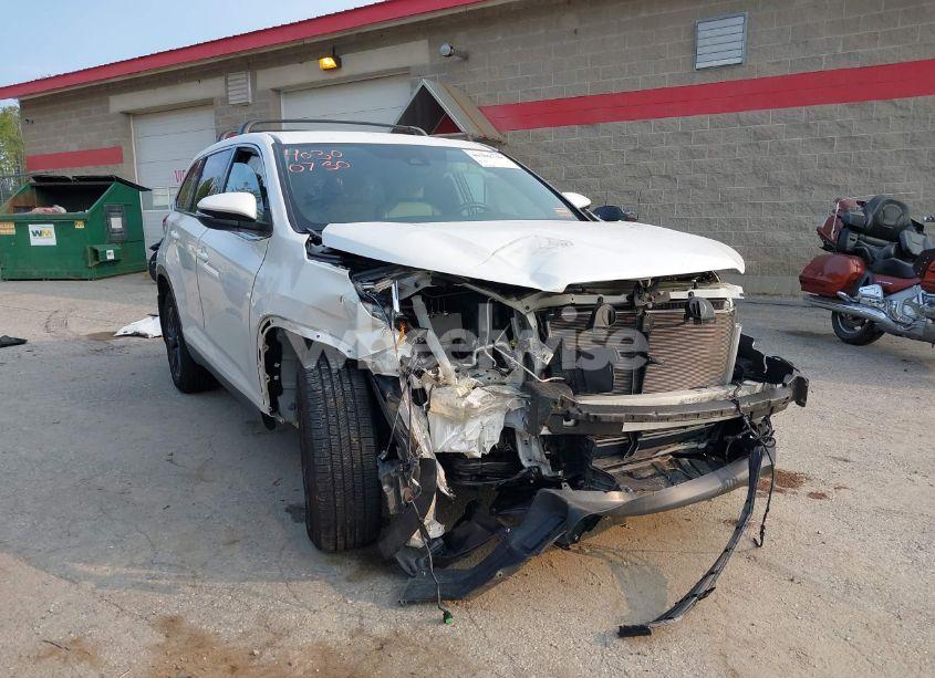 Photo 6 of 2019 Toyota Highlander LE/LE PLUS (VIN 5TDBZRFH4KS988531)