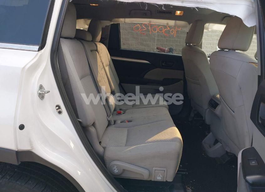 Photo 8 of 2019 Toyota Highlander LE/LE PLUS (VIN 5TDBZRFH4KS988531)