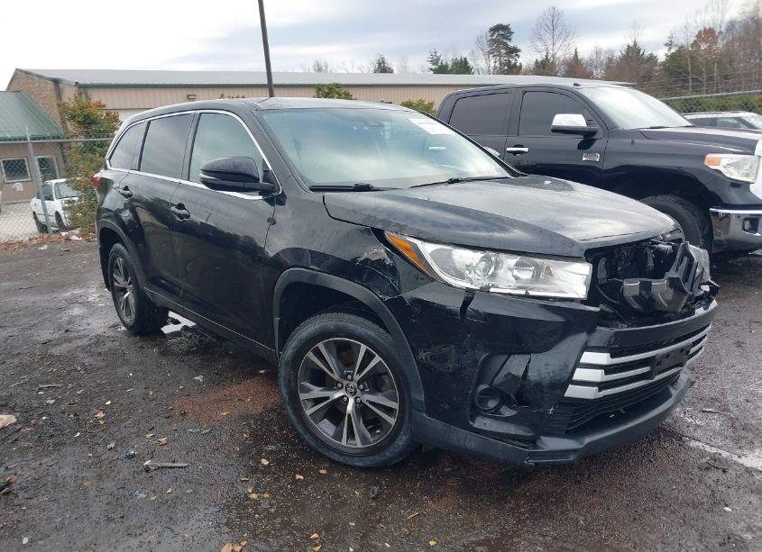 2017 Toyota Highlander LE (VIN 5TDBZRFH5HS378727) main photo