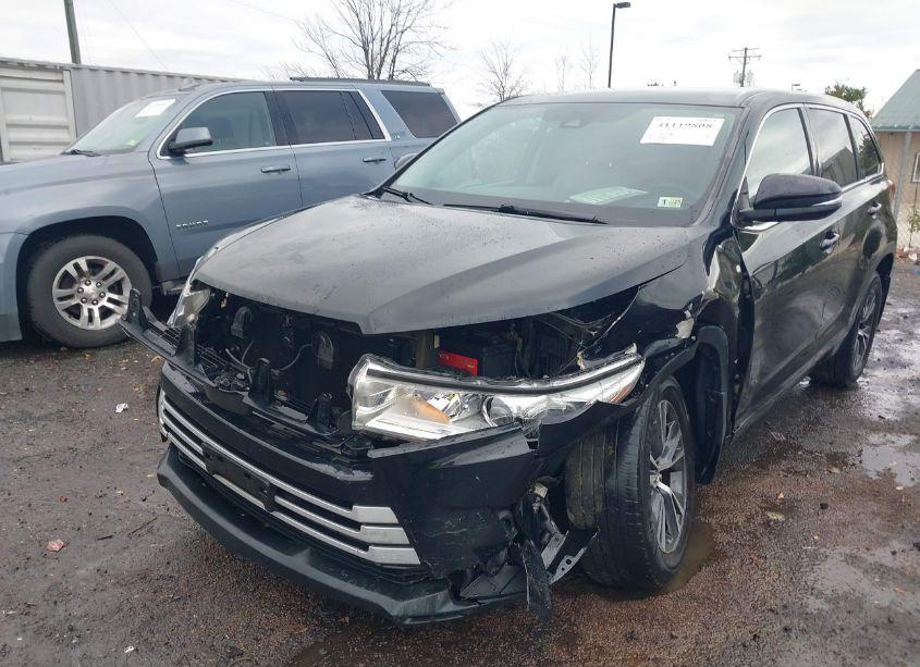 Photo 6 of 2017 Toyota Highlander LE (VIN 5TDBZRFH5HS378727)