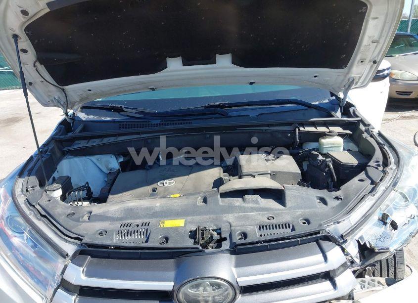 Photo 10 of 2017 Toyota Highlander LE (VIN 5TDBZRFH5HS398511)