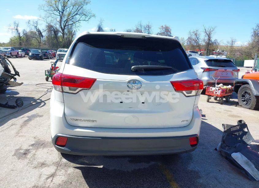Photo 16 of 2017 Toyota Highlander LE (VIN 5TDBZRFH5HS398511)