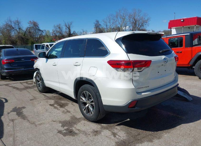 Photo 3 of 2017 Toyota Highlander LE (VIN 5TDBZRFH5HS398511)