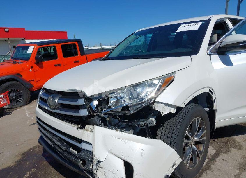 Photo 6 of 2017 Toyota Highlander LE (VIN 5TDBZRFH5HS398511)