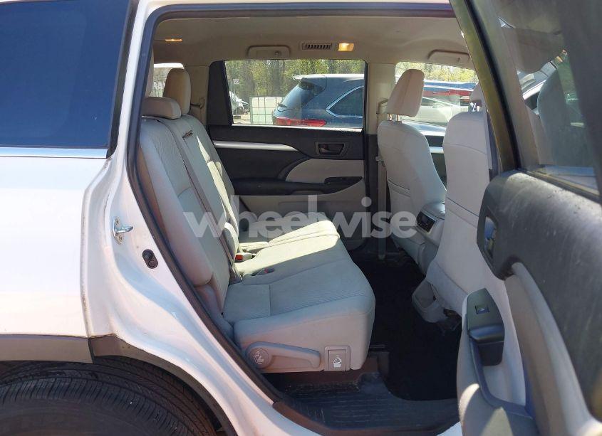 Photo 8 of 2017 Toyota Highlander LE (VIN 5TDBZRFH5HS398511)