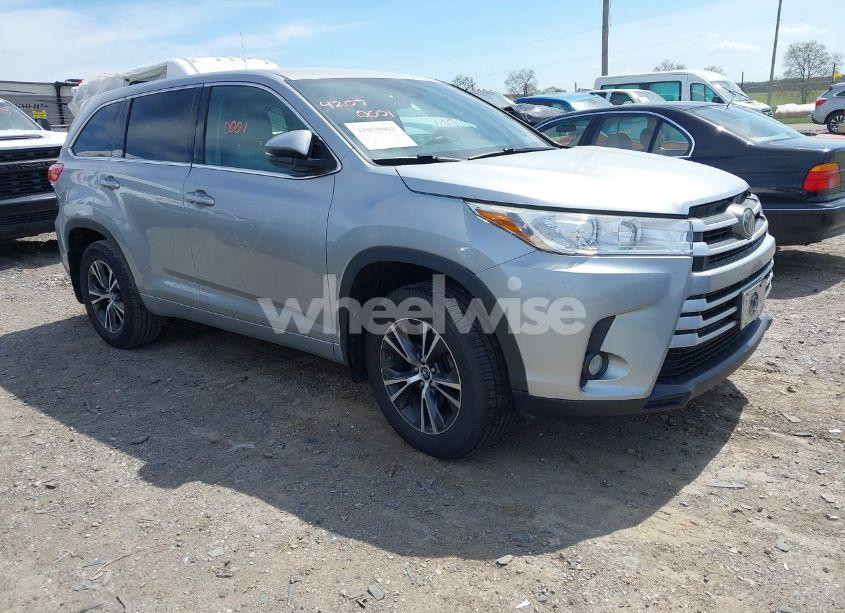 2017 Toyota Highlander LE PLUS (VIN 5TDBZRFH5HS437114) main photo