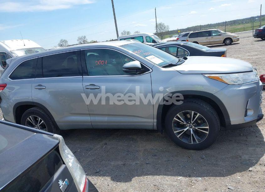 Photo 13 of 2017 Toyota Highlander LE PLUS (VIN 5TDBZRFH5HS437114)