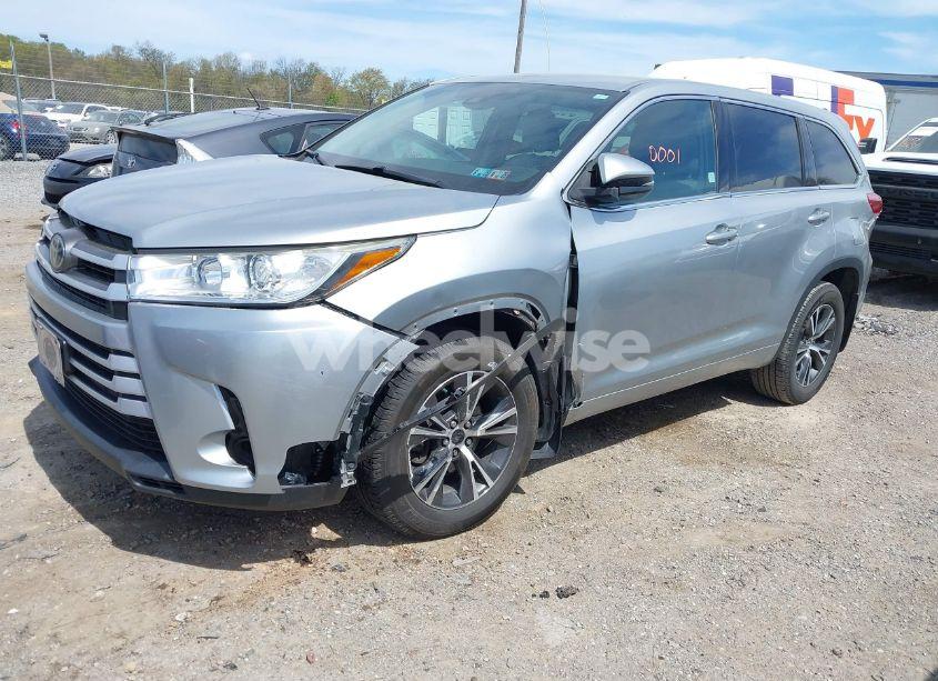 Photo 2 of 2017 Toyota Highlander LE PLUS (VIN 5TDBZRFH5HS437114)