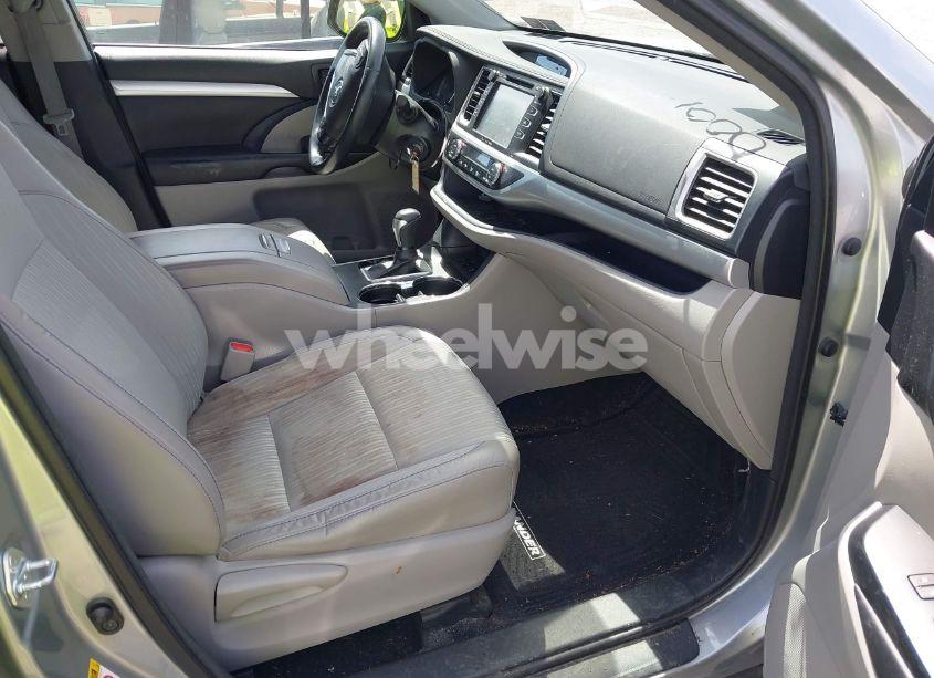 Photo 5 of 2017 Toyota Highlander LE PLUS (VIN 5TDBZRFH5HS437114)