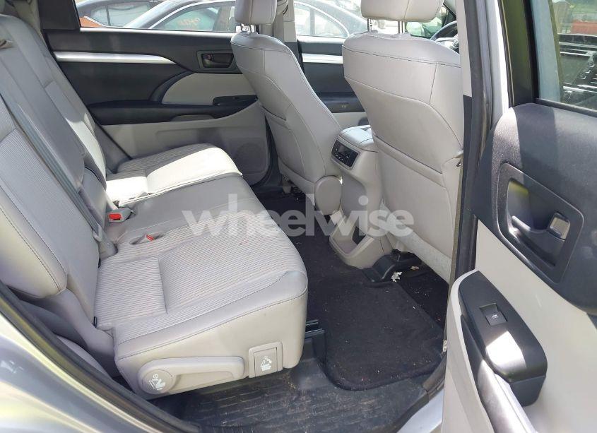 Photo 8 of 2017 Toyota Highlander LE PLUS (VIN 5TDBZRFH5HS437114)