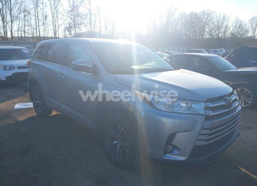 2017 Toyota Highlander LE PLUS (VIN 5TDBZRFH5HS482117) main photo
