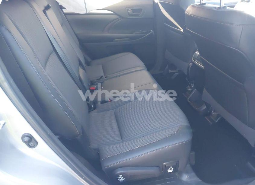 Photo 8 of 2017 Toyota Highlander LE PLUS (VIN 5TDBZRFH5HS482117)