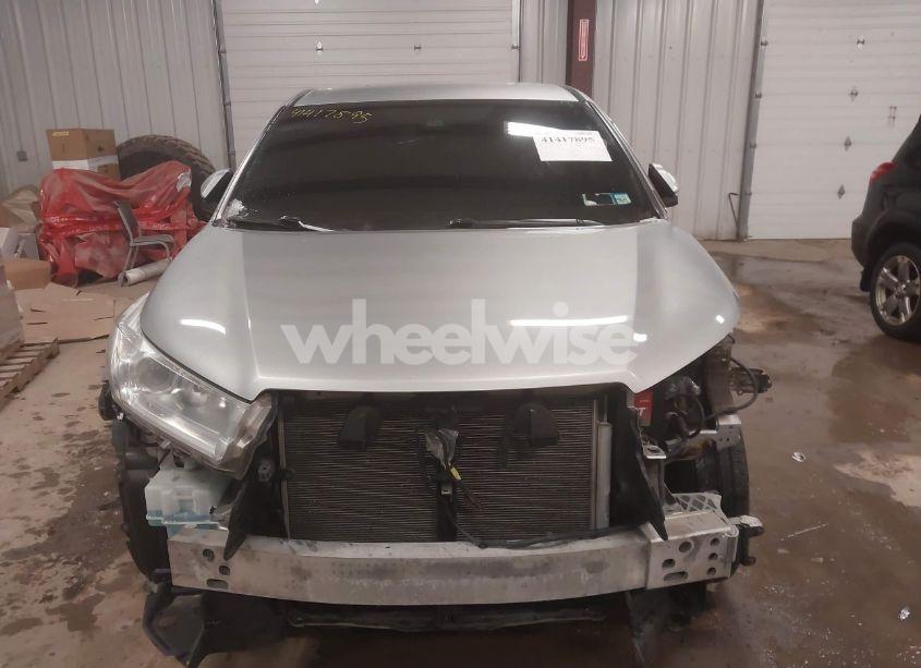 Photo 13 of 2018 Toyota Highlander LE (VIN 5TDBZRFH5JS835669)