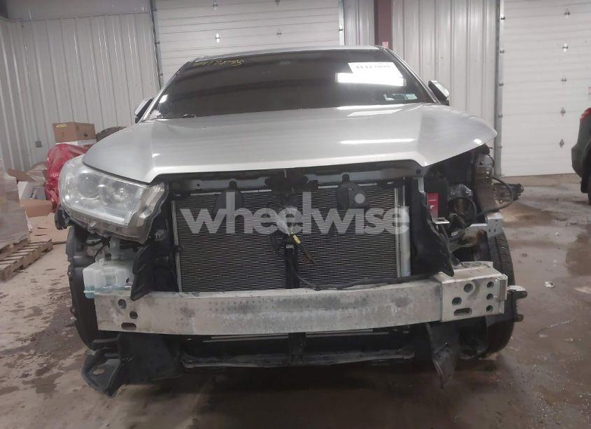 Photo 6 of 2018 Toyota Highlander LE (VIN 5TDBZRFH5JS835669)