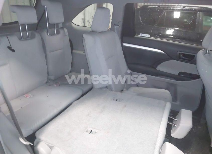 Photo 8 of 2018 Toyota Highlander LE (VIN 5TDBZRFH5JS835669)