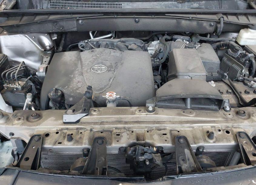 Photo 10 of 2018 Toyota Highlander LE PLUS (VIN 5TDBZRFH5JS836160)