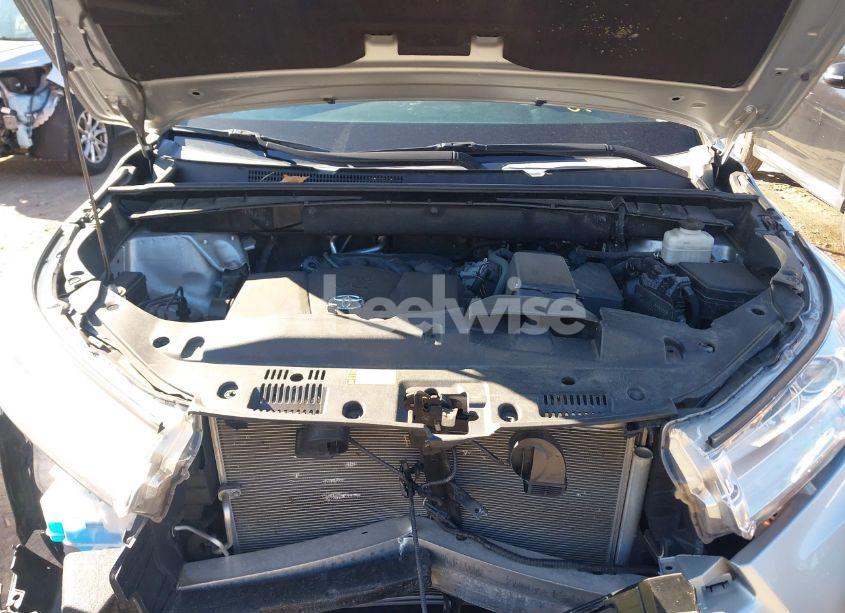 Photo 10 of 2018 Toyota Highlander LE (VIN 5TDBZRFH5JS913450)