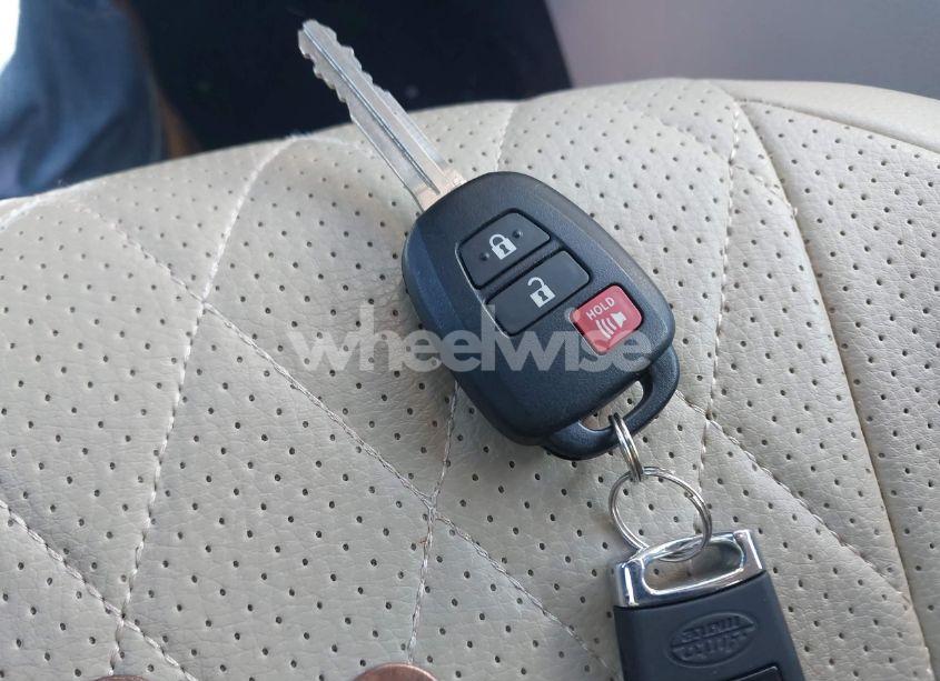 Photo 11 of 2018 Toyota Highlander LE (VIN 5TDBZRFH5JS913450)