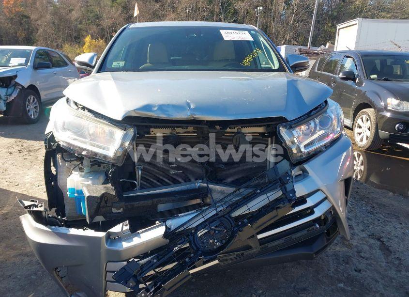 Photo 12 of 2018 Toyota Highlander LE (VIN 5TDBZRFH5JS913450)