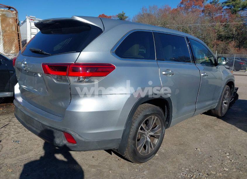 Photo 4 of 2018 Toyota Highlander LE (VIN 5TDBZRFH5JS913450)