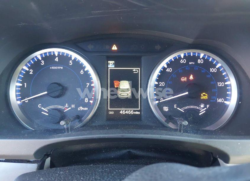 Photo 7 of 2018 Toyota Highlander LE (VIN 5TDBZRFH5JS913450)