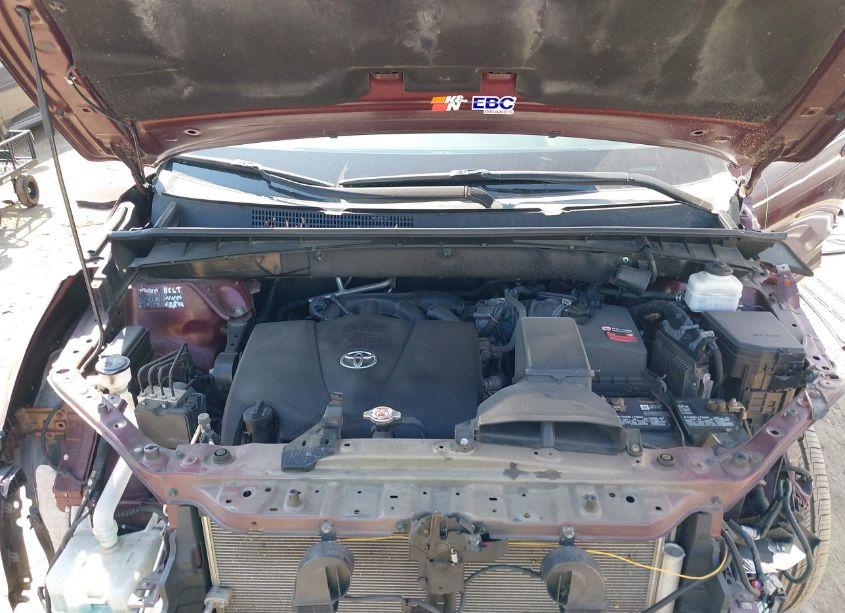 Photo 10 of 2019 Toyota Highlander LE (VIN 5TDBZRFH5KS746539)