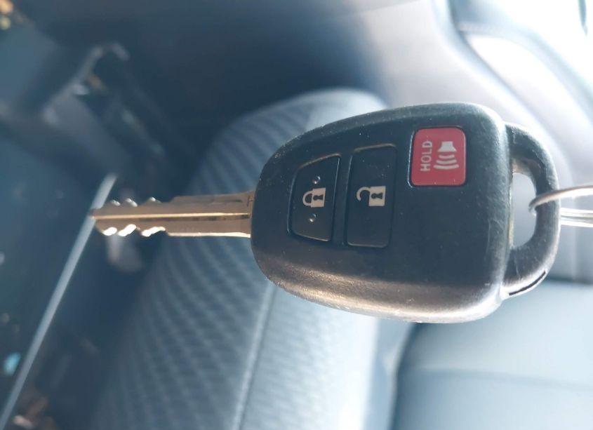 Photo 11 of 2019 Toyota Highlander LE (VIN 5TDBZRFH5KS746539)