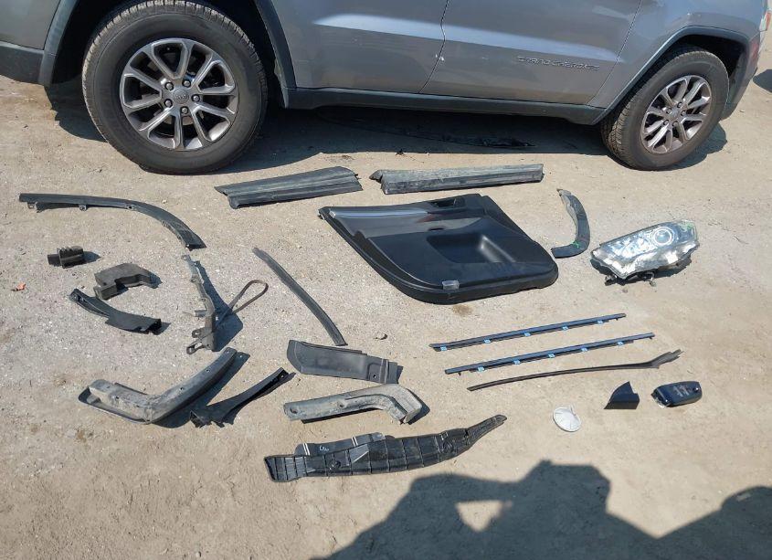 Photo 12 of 2019 Toyota Highlander LE (VIN 5TDBZRFH5KS746539)