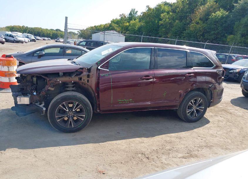 Photo 15 of 2019 Toyota Highlander LE (VIN 5TDBZRFH5KS746539)