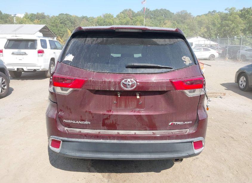Photo 17 of 2019 Toyota Highlander LE (VIN 5TDBZRFH5KS746539)