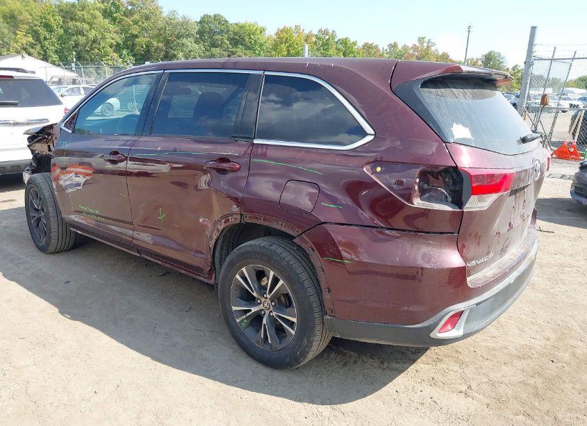 Photo 3 of 2019 Toyota Highlander LE (VIN 5TDBZRFH5KS746539)