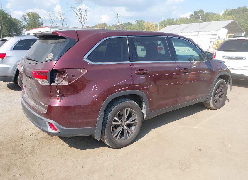 Photo 4 of 2019 Toyota Highlander LE (VIN 5TDBZRFH5KS746539)