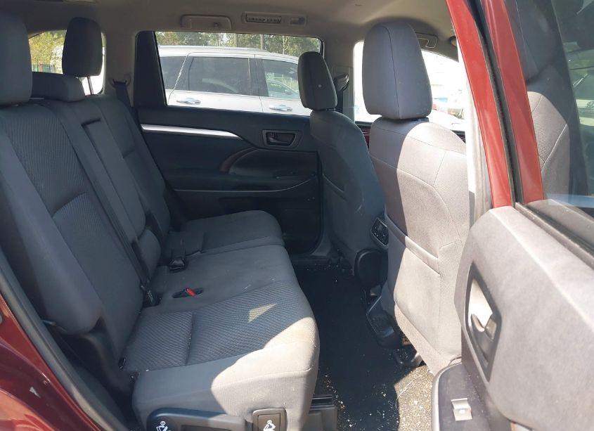 Photo 8 of 2019 Toyota Highlander LE (VIN 5TDBZRFH5KS746539)