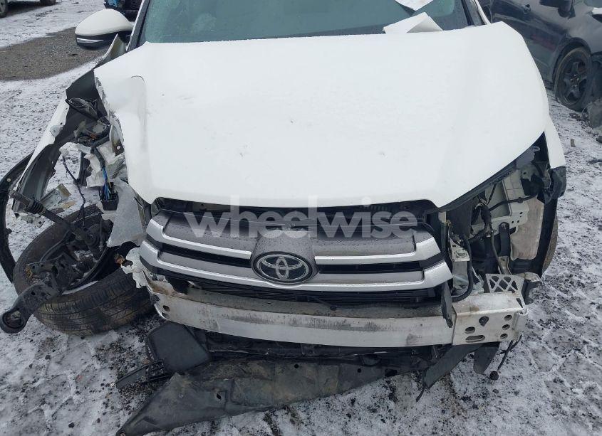 Photo 13 of 2019 Toyota Highlander LE (VIN 5TDBZRFH5KS746704)
