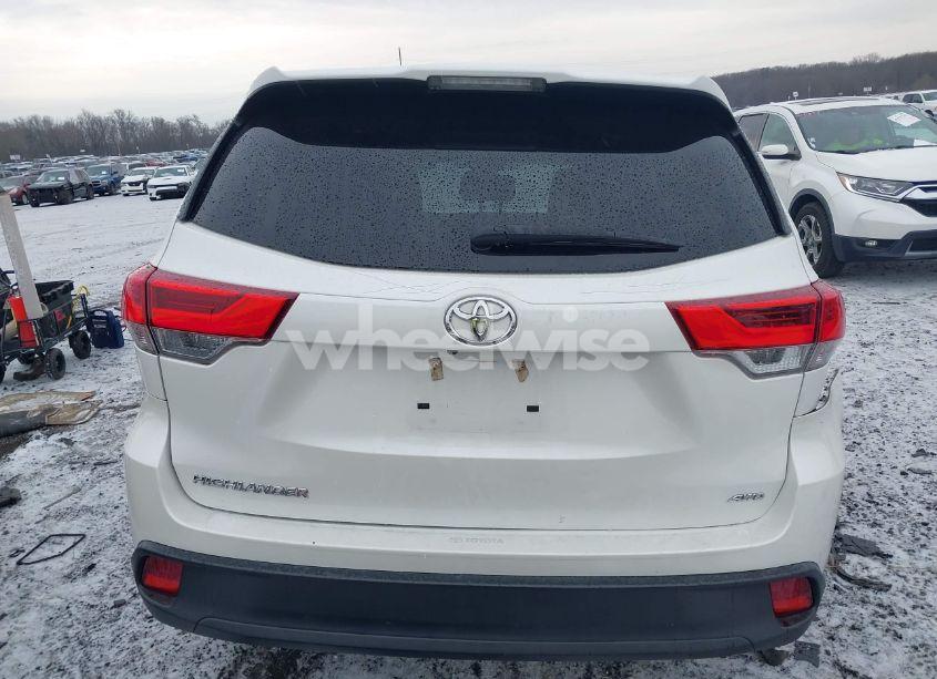 Photo 17 of 2019 Toyota Highlander LE (VIN 5TDBZRFH5KS746704)