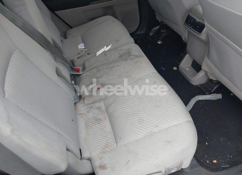 Photo 8 of 2019 Toyota Highlander LE (VIN 5TDBZRFH5KS746704)