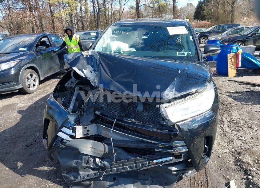 Photo 12 of 2017 Toyota Highlander LE (VIN 5TDBZRFH6HS374427)