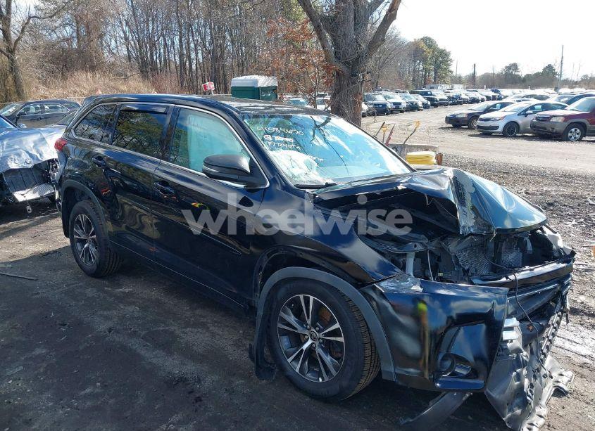 Photo 13 of 2017 Toyota Highlander LE (VIN 5TDBZRFH6HS374427)