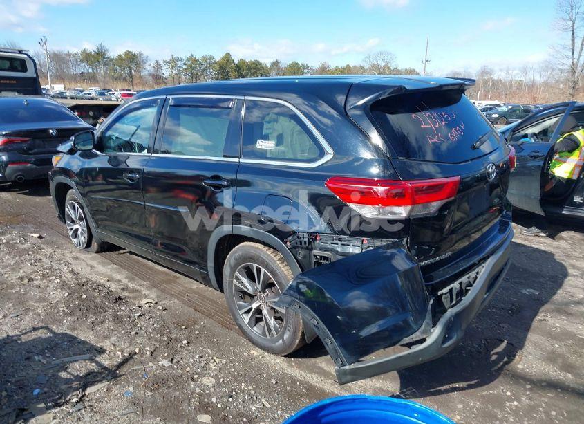 Photo 14 of 2017 Toyota Highlander LE (VIN 5TDBZRFH6HS374427)