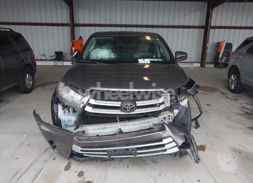 Photo 12 of 2017 Toyota Highlander LE (VIN 5TDBZRFH6HS386710)