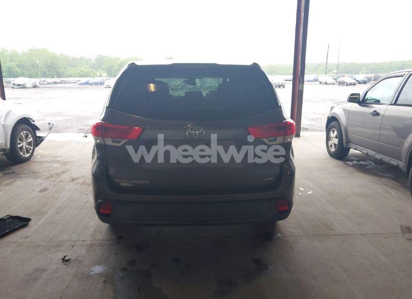 Photo 16 of 2017 Toyota Highlander LE (VIN 5TDBZRFH6HS386710)