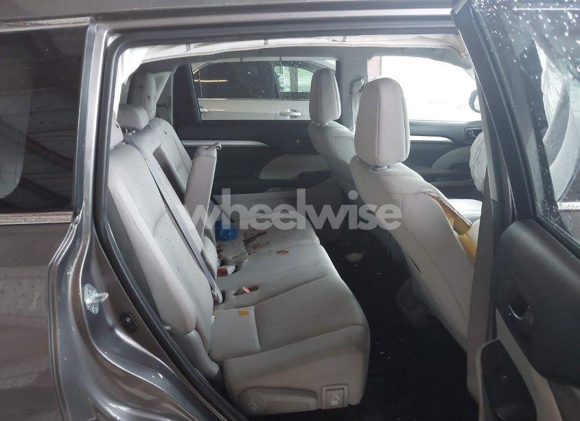 Photo 8 of 2017 Toyota Highlander LE (VIN 5TDBZRFH6HS386710)