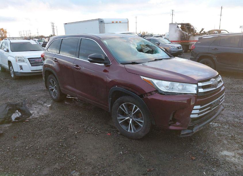 2017 Toyota Highlander LE (VIN 5TDBZRFH6HS459168) main photo