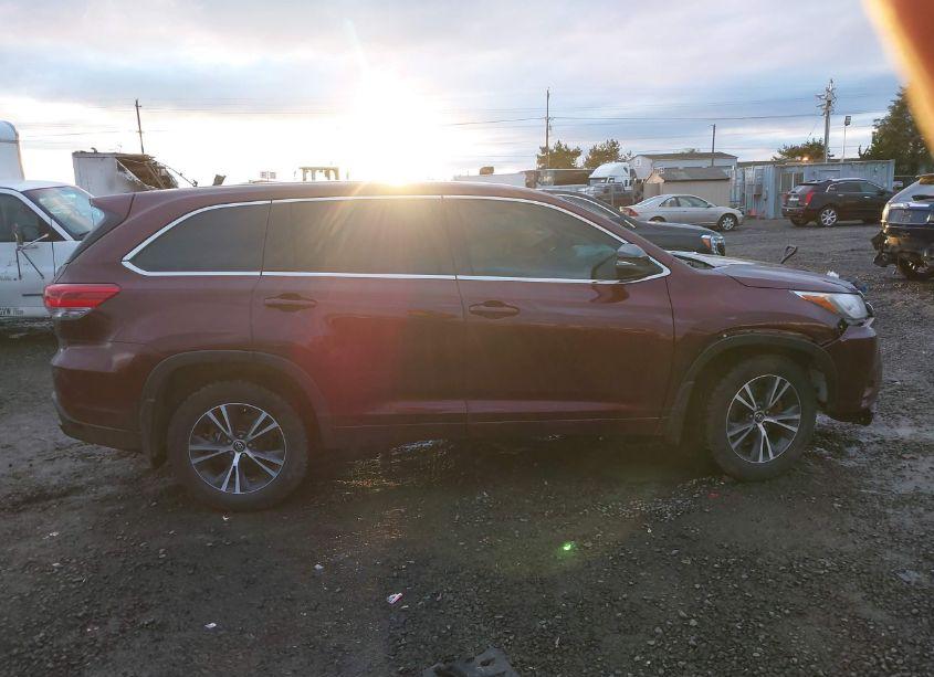 Photo 14 of 2017 Toyota Highlander LE (VIN 5TDBZRFH6HS459168)