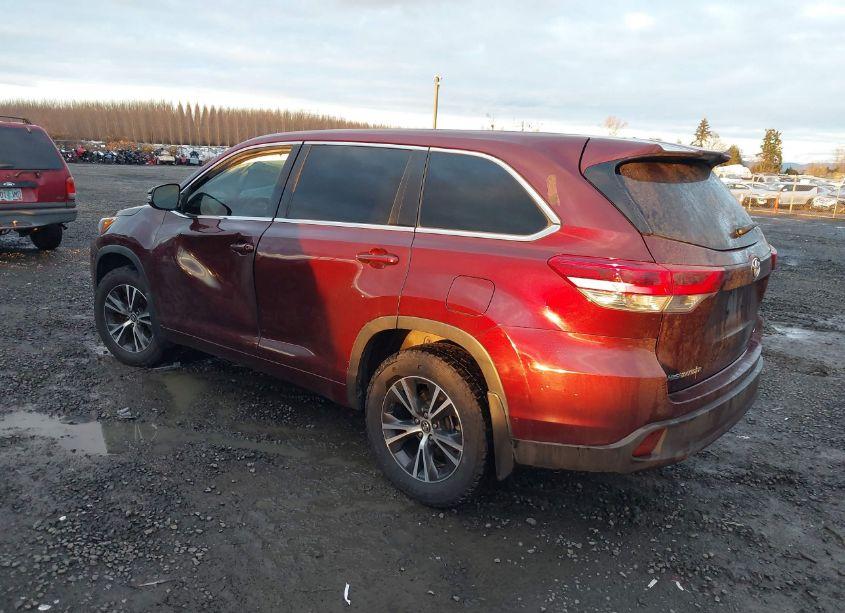 Photo 3 of 2017 Toyota Highlander LE (VIN 5TDBZRFH6HS459168)