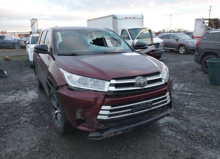 Photo 6 of 2017 Toyota Highlander LE (VIN 5TDBZRFH6HS459168)