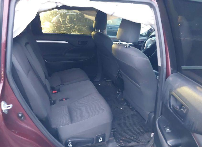 Photo 8 of 2017 Toyota Highlander LE (VIN 5TDBZRFH6HS459168)